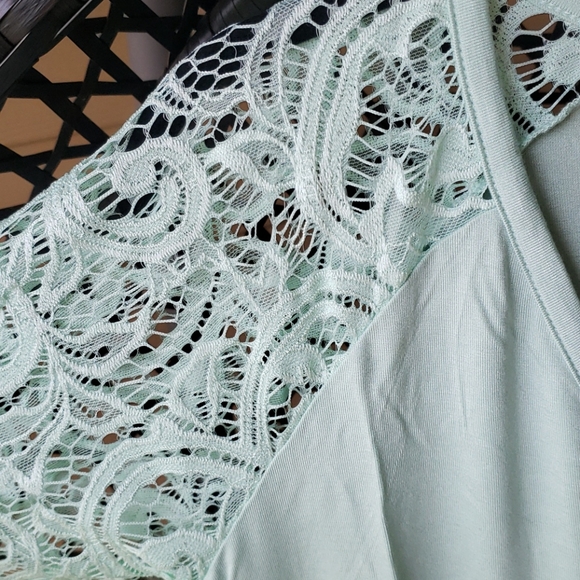Brand new lace sleeved v-neck tunic - Picture 4 of 7